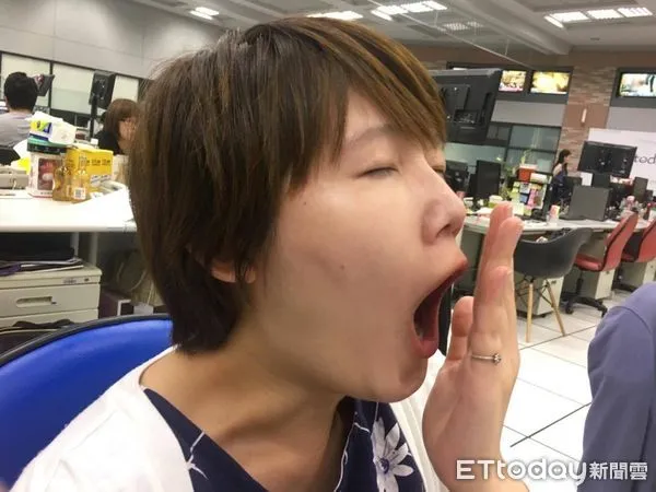 ▲打哈欠,打瞌睡。(圖/記者李佳蓉攝)