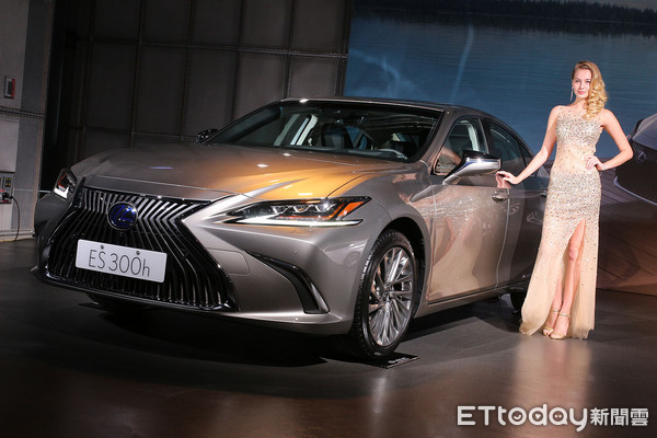 ▲189萬起！Lexus ES300h抵台　電池保固8年16萬公里超安心。（圖／記者張慶輝攝）