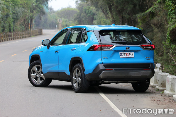 ▲台灣進口休旅車霸主大翻新　TOYOTA RAV4油電旗艦版試駕。（圖／記者張慶輝攝）