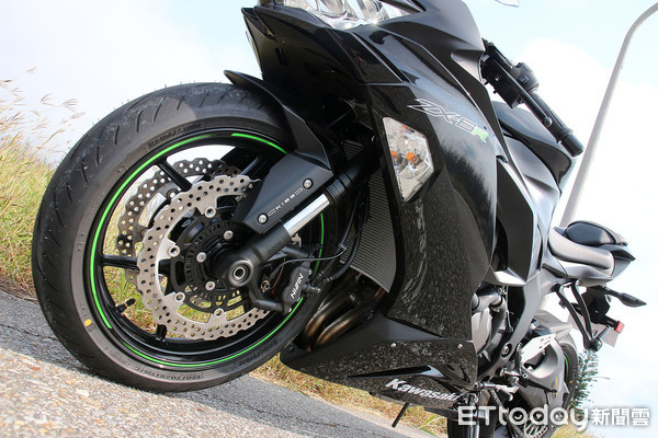 ▲親切的仿賽跑車不等於「好惹」！Kawasaki ZX-6R重機試駕。（圖／記者張慶輝攝）