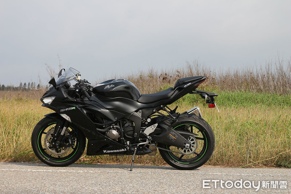▲親切的仿賽跑車不等於「好惹」！Kawasaki ZX-6R重機試駕。（圖／記者張慶輝攝）