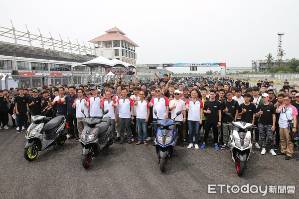 ▲三陽FNX ABS＆JET王見王上市！千名車友齊聚熱血大鵬灣。（圖／記者張慶輝攝）
