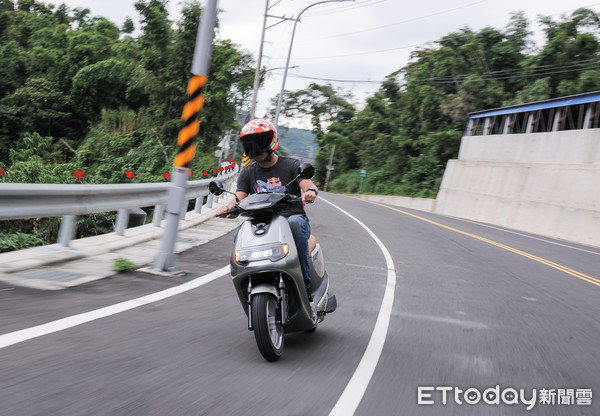 ▲實測103km/h！iE125白牌電動機車試駕　見證eMOVING轉大人。（圖／記者林鼎智攝）