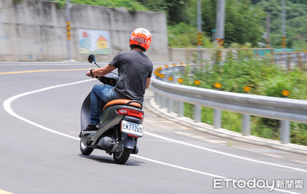 ▲實測103km/h！iE125白牌電動機車試駕　見證eMOVING轉大人。（圖／記者張慶輝攝）