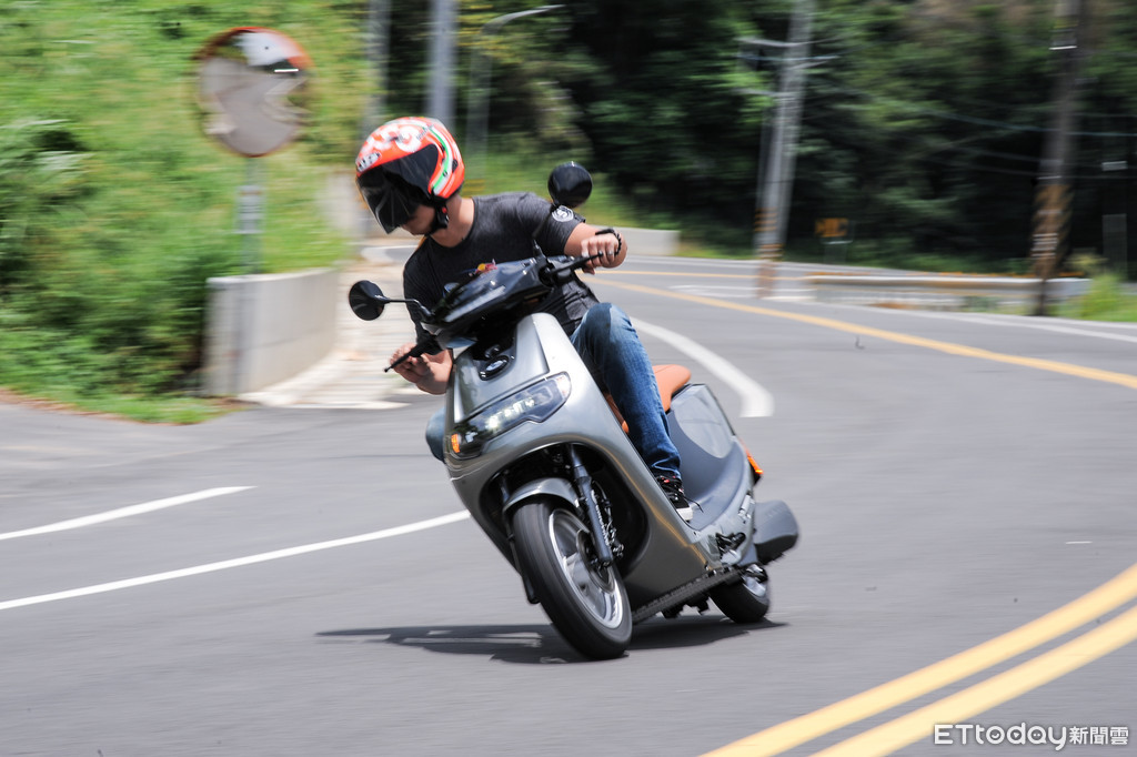 ▲實測103km/h！iE125白牌電動機車試駕　見證eMOVING轉大人。（圖／記者張慶輝攝）