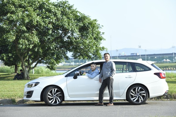 ▲▼速霸陸Levorg父子賞車情境照。（圖／記者湯興漢攝）