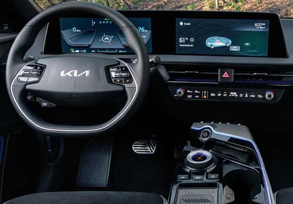 KIA最大咖電動車EV6喊聲單挑保時捷Taycan　最大續航力可達528公里（圖／翻攝自KIA）