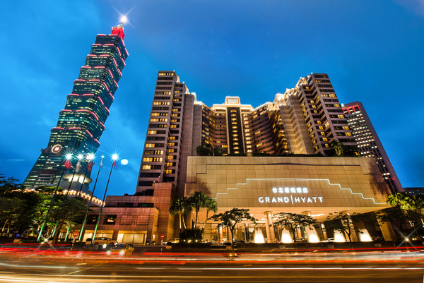 ▲台北君悅酒店,台北君悅酒店近日開放戶外溫水泳池。（圖／台北君悅酒店提供）