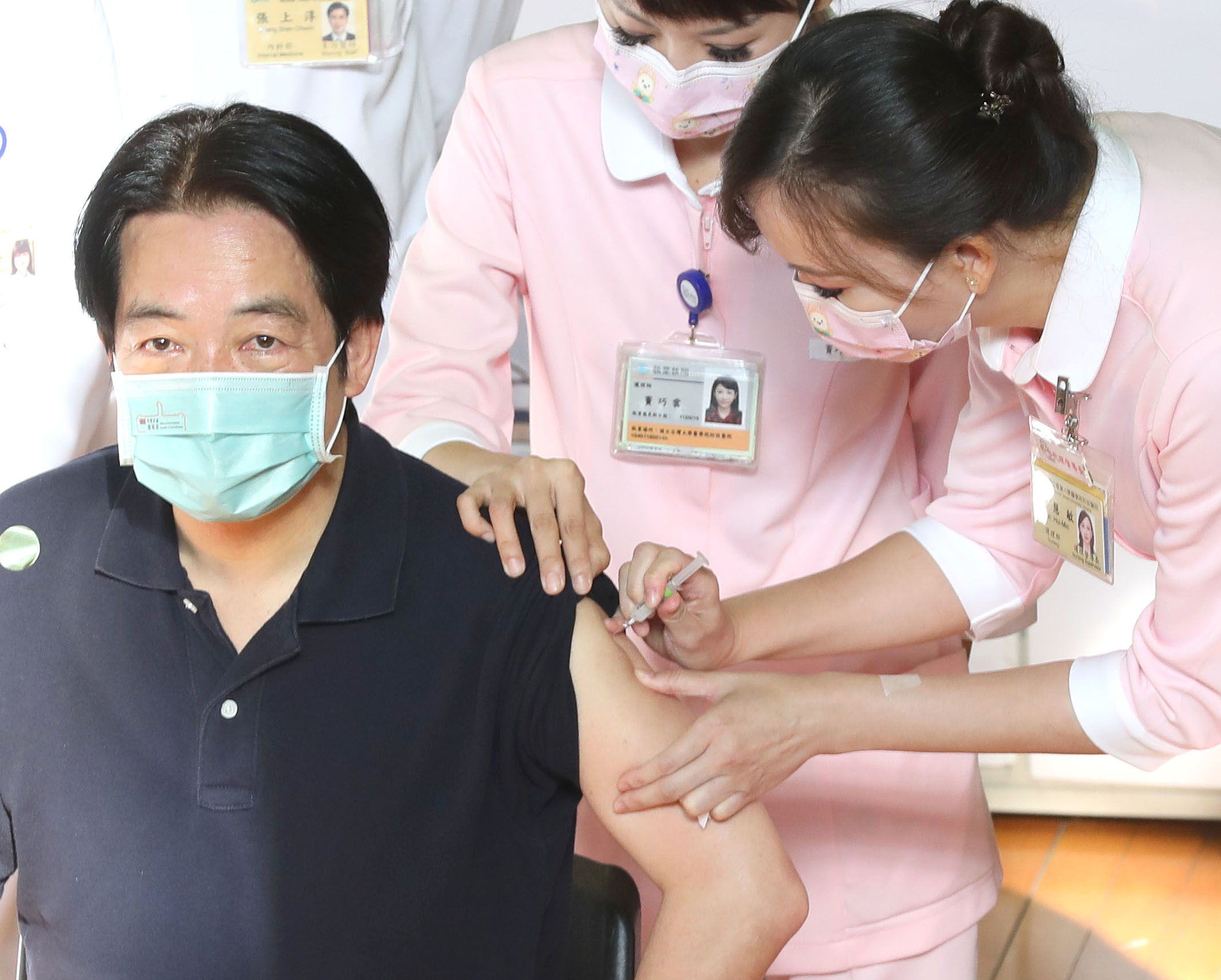 COVID-19,疫苗,施打率,AZ,莫德納,高端,主動脈剝離,高血壓,EUA,健康