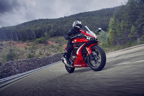 ▲29.8萬！2022年式Honda CBR500R升級倒叉、前雙碟。（圖／翻攝自Honda）