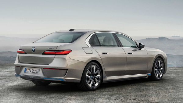 ▲BMW新一代大7、i7亮相。（圖／翻攝自BMW）