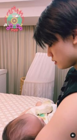 ▲54歲劉亮佐宣布「把女兒刺手上」。（圖／翻攝自趙小僑IG）