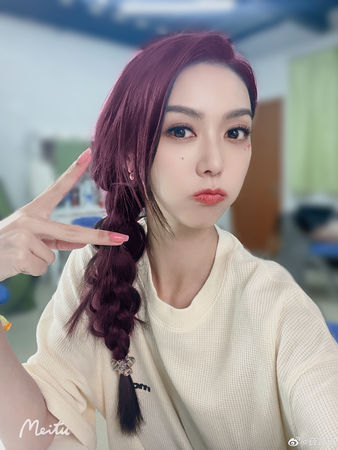 ▲▼王心凌、Jessica各自有浪姐團綜開錄，網友發現少了2個成團姐姐。（圖／翻攝自微博）