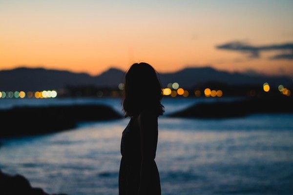 ▲女性,夕陽,單身,日落,散步。（圖／unsplash）