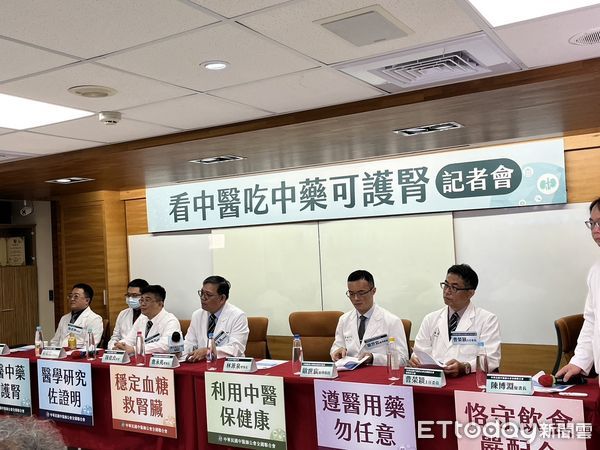 ▲▼中醫分享，吃中藥可減緩惡化風險。（圖／記者張乃文攝）