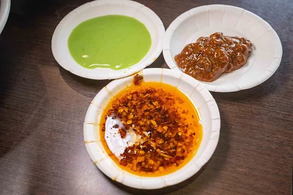 ▲▼南都碗粿 生意好到兩間店開在對面，40年碗粿老店藏身大榕樹下。（圖／部落客美熊提供）