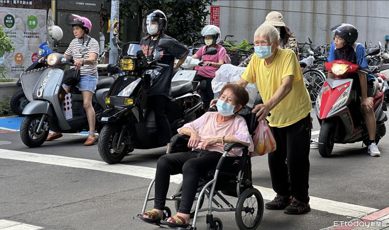 ▲2025超高齡社會 台灣準備好了嗎?採訪團隊深入各地訪談中高齡勞工、獨居長者等人，試圖勾勒出台灣邁向超高齡社會的全貌。（圖／記者林挺弘攝）