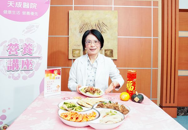 ▲楊梅天成醫院營養師陳美玉推薦健康年菜，非常適合全家人一起享用。（圖／天成醫院提供）