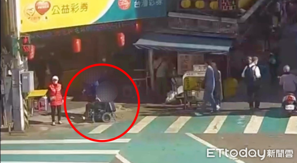 ▲基隆男餓昏頭搶輪椅女錢包 2熱心路人英勇擒賊。（圖／記者郭世賢翻攝）