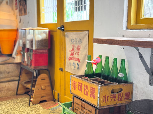 ▲▼哇咖吚哩-咖哩製造所|巷弄中的老宅咖哩~濃郁咖哩配上懷舊氛圍．內用套餐附上阿嬤煮的紅茶和現烤古早味雞蛋糕。（圖／部落客viviyu授權提供）