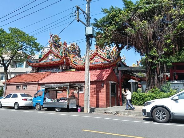 ▲▼桃園超低調15元的韭菜盒。（圖／部落客芽月提供）