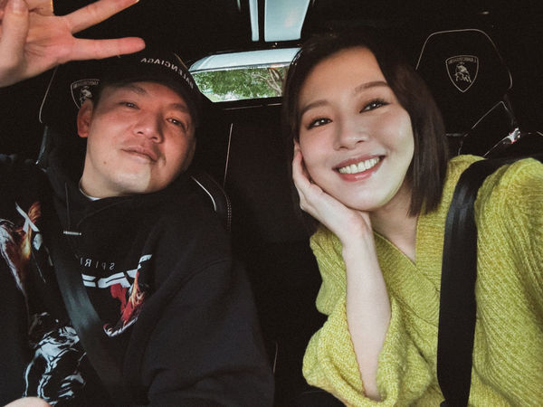 ▲春風(左)與劉品言互軋卡丁車，玩得不亦樂乎。（圖／鏡電視）