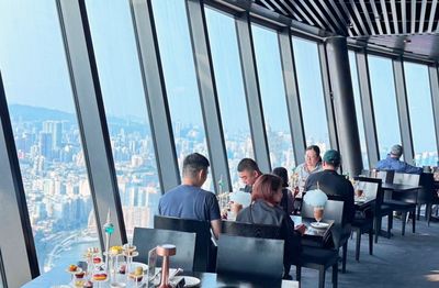 置身223米高空！澳門塔360度旋轉餐廳