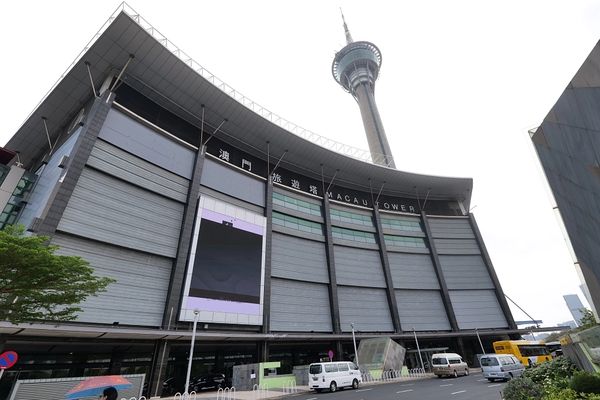 ▲▼澳門塔360°旋轉餐廳：邊賞景邊吃甜點的夢幻體驗！。（圖／部落客捲捲頭 ♡ 品味生活授權提供）