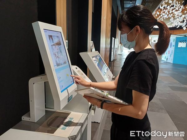 ▲台南市立圖書館將全面升級智慧化設備，預計兩年內完成37區公共圖書館自助借書系統建置。（記者林東良翻攝，下同）