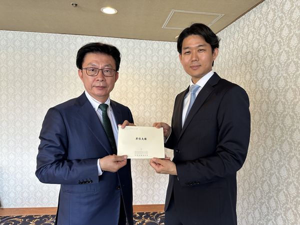 ▲▼民進黨立委郭國文1日透過社群媒體透露，總統賴清德有交代他一項任務，就是將親筆信轉交給日本前首相安倍晉三的胞弟、前防衛大臣岸信夫。。（圖／郭國文臉書）