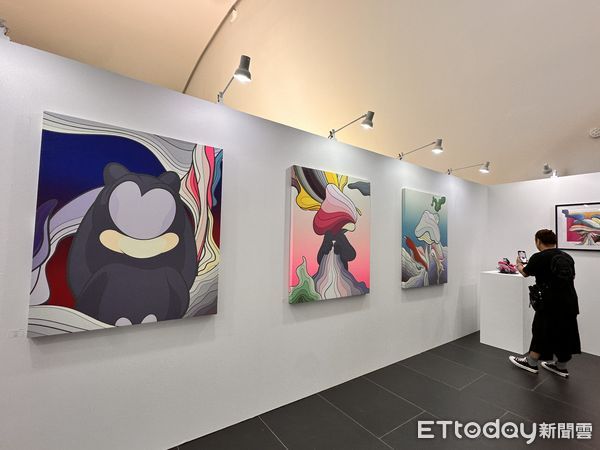 ▲▼承億集團攜手香港UBU DECO畫廊創辦人暨梁詠心，推出首屆「ArtIN國際藝術博覽會」，集結全球60組畫廊與頂尖藝術家，近千件藝術作品，即日起至6月8日在高雄港旅運中心展出。（圖／記者林育綾攝）
