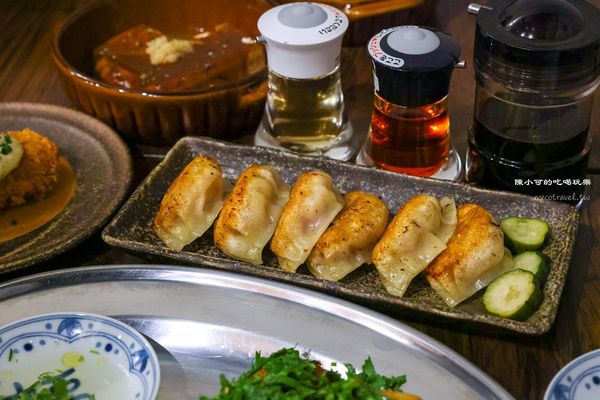 ▲▼雙連站宵夜推薦「福餃FUKGYO」，必吃鐵鍋煎餃。（圖／部落客陳小可提供）